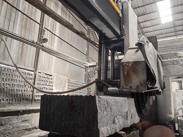 Multi-blade block cutter machine Multi-blade block cutter machine